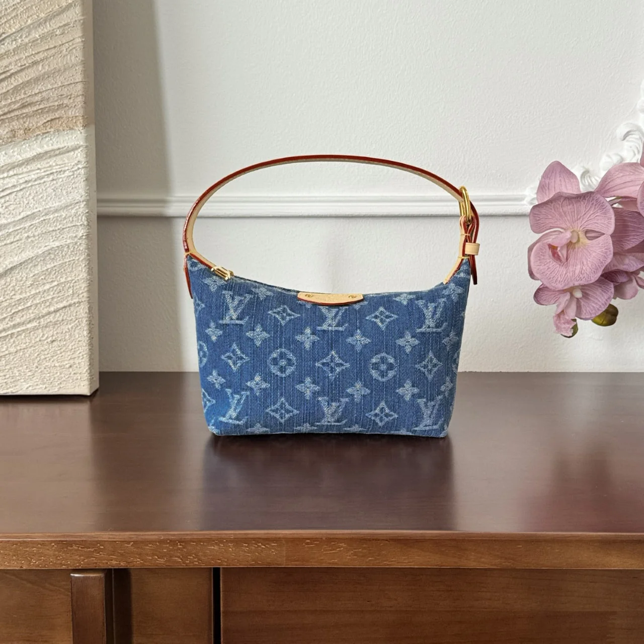 [Louis Vuitton] Very popular♪ Pochette Hills Blue Denim