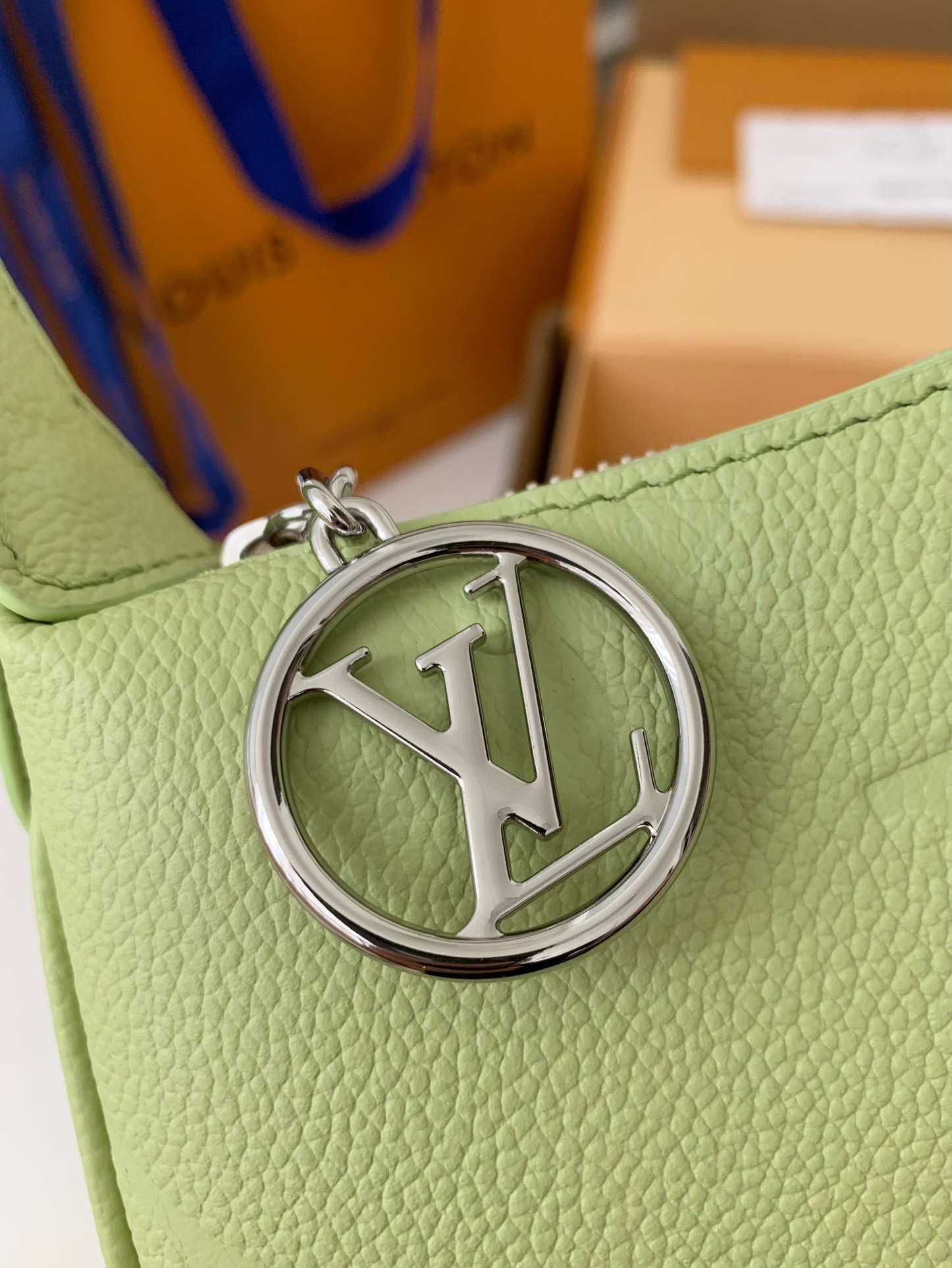 LV 23 MINI MOON  20.5*11*5cm