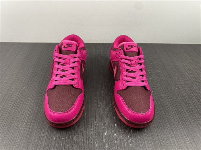 NK Dunk Low Valentine's Day DQ9324-600