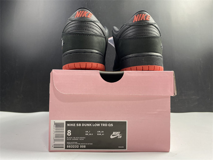 NK SB Dunk Low Black Pigeon  883232-008