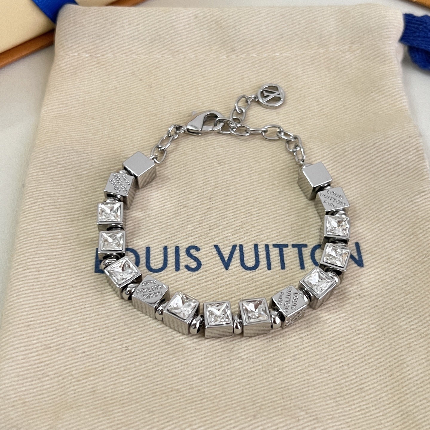 LV Bracelets（Multiple colors）
