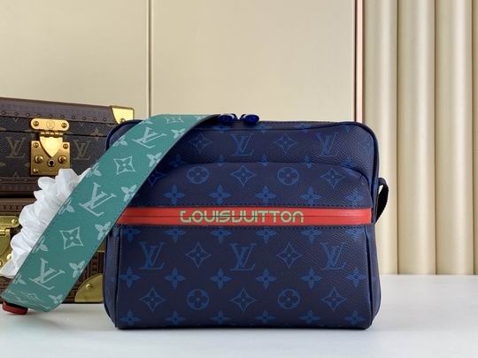LV  Messenger Bags