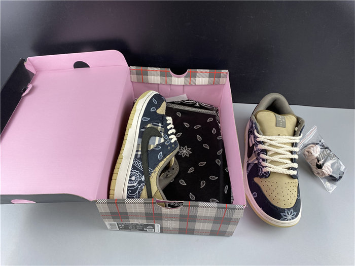 NK SB Dunk Low Travis Scott CT5053-001