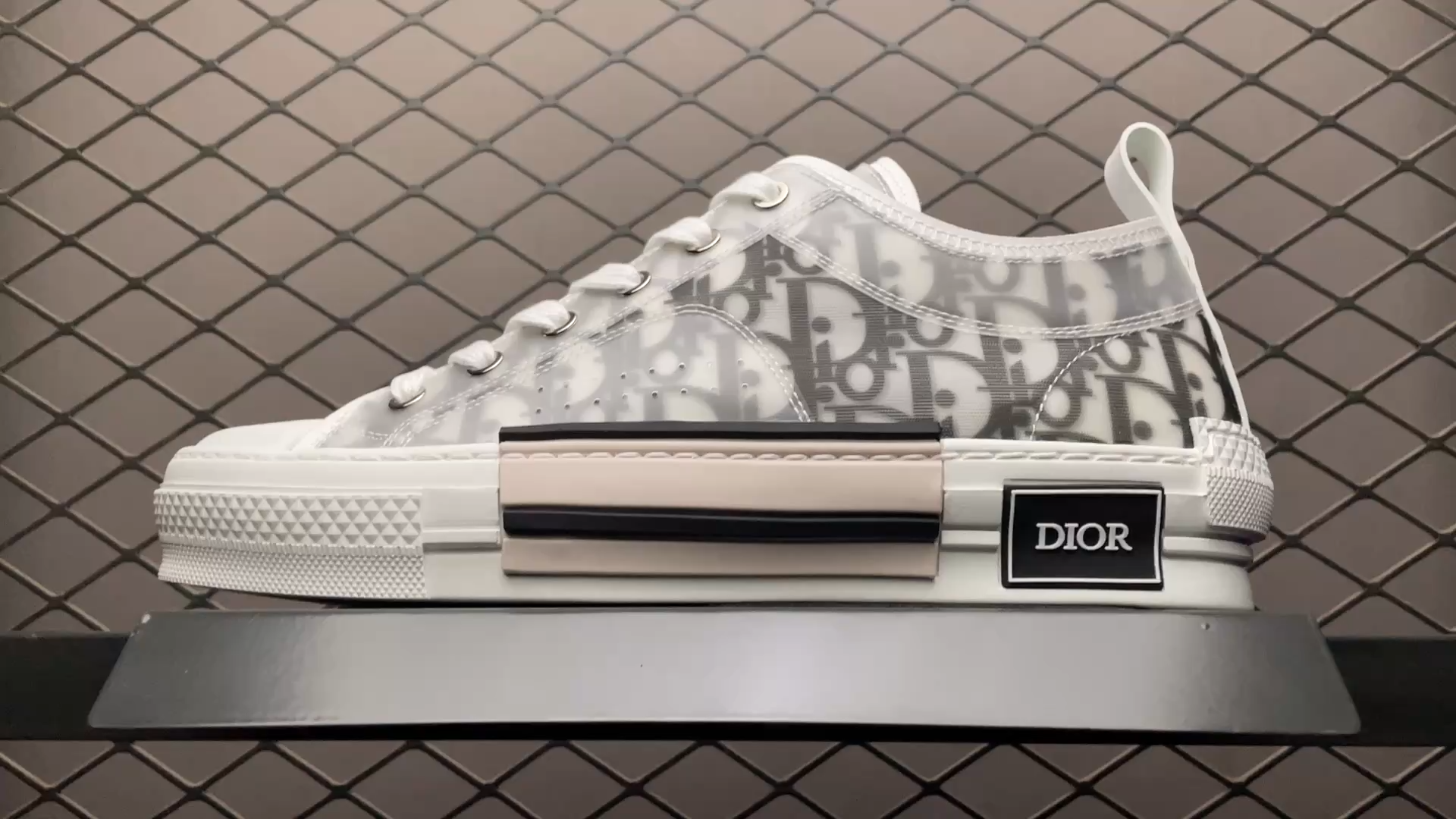 DR B23 OBLIQUE LOW TOP SNEAKERS