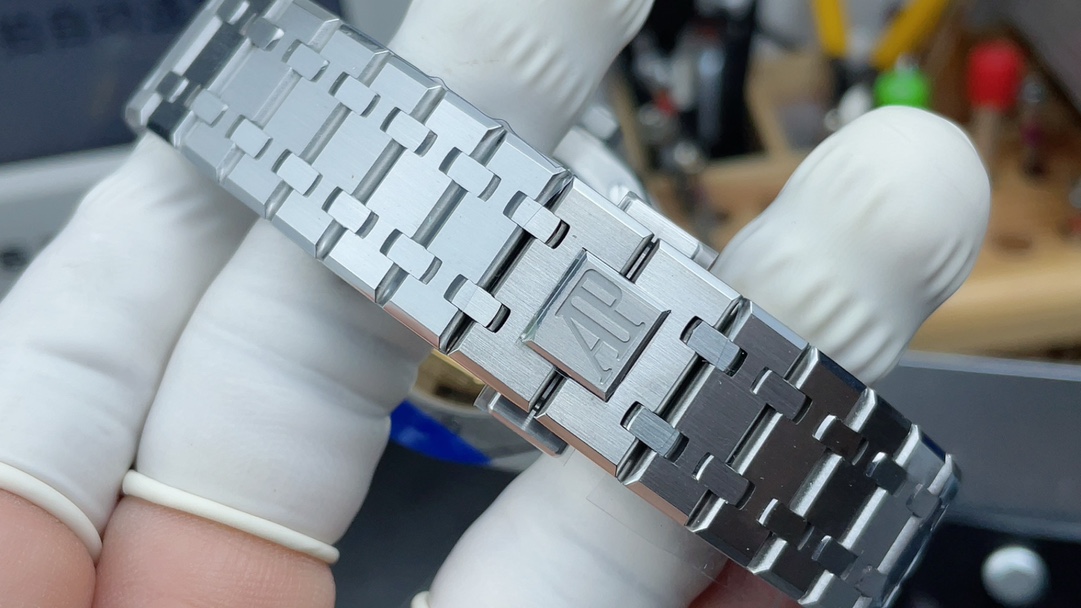 Audemars Piguet 15510 White — Royal Oak 41mm Stainless Steel with White Dial