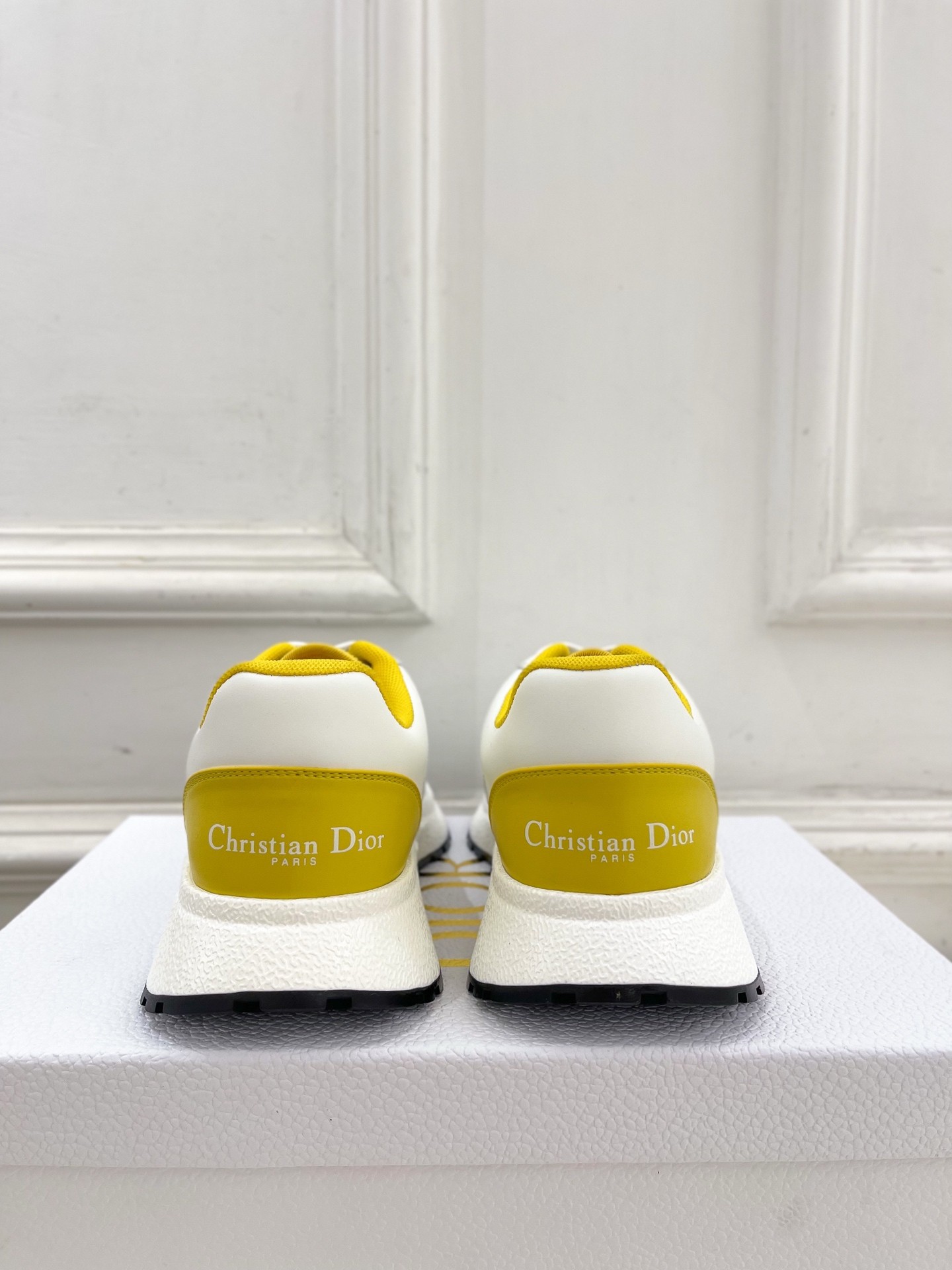 DR sneaker