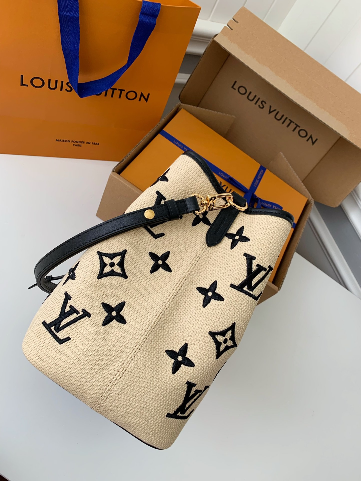 LV NÉONOÉ 26*26*17.5cm