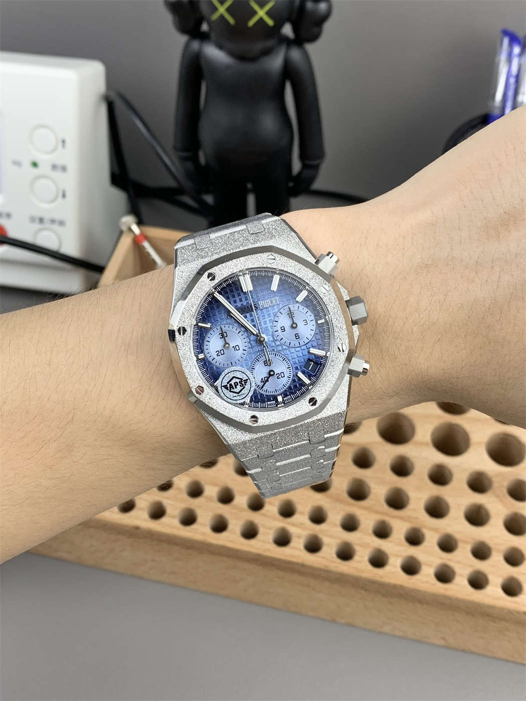 Royal Oak 26240 Blue Dial Replica – APS Factory Frosted Gold Chronograph