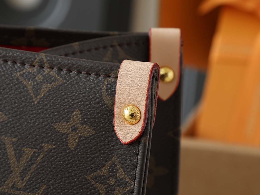 3 Colors Small 7.1″x5.9″x3.3″ Medium 9.8″x7.5″x4.5″ Big 13.4″x10.2″x5.1″ Leather Totebag BB-14022