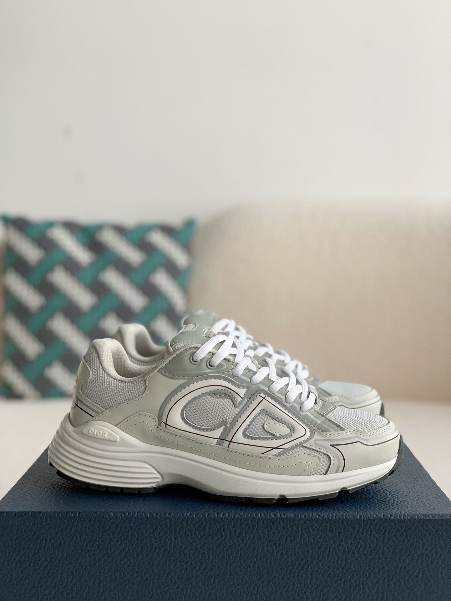 DR b23 sneaker