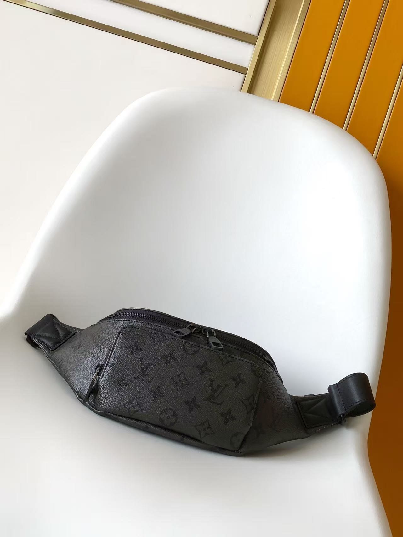 LV Rush Pockets M26763 Size：30x15x8cm