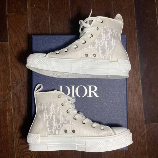 DR B23 League High – Oblique White