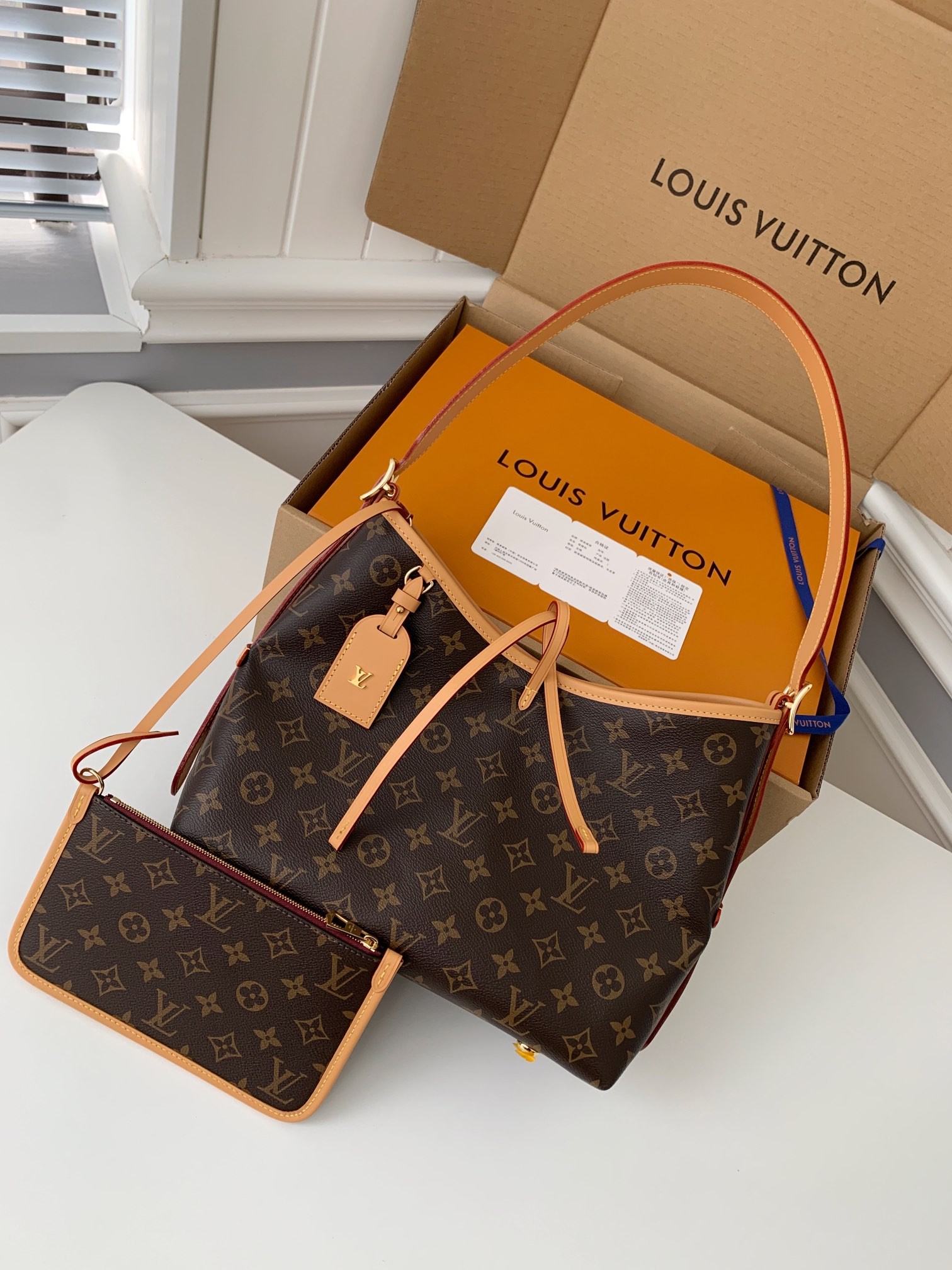 LV  CARRYALL M46203 size:29*24*12cm