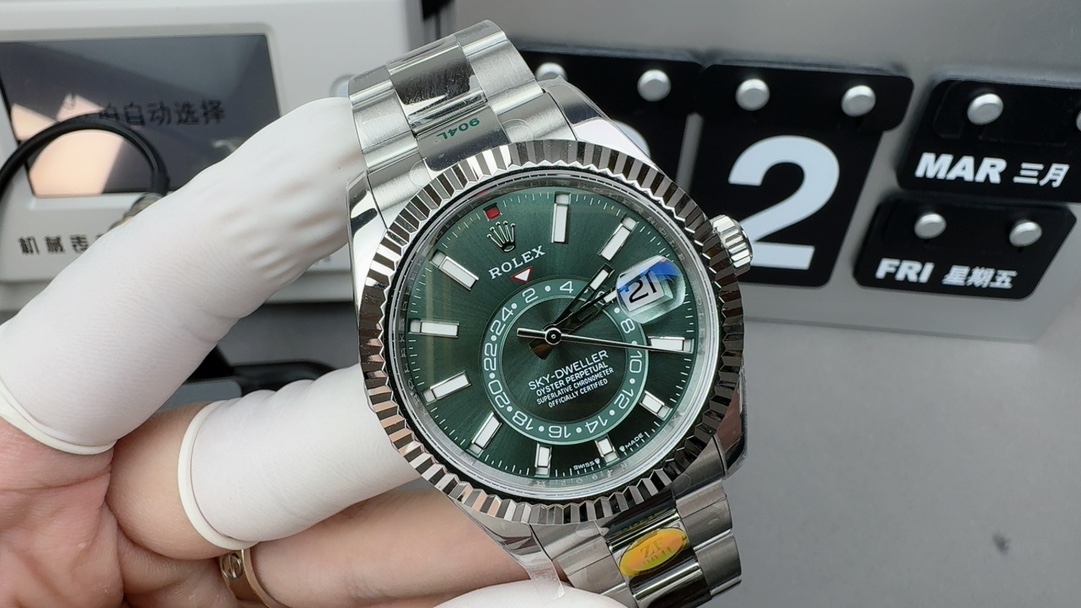 ZF Factory Rolex Sky Dweller Green Dial Replica – Jubilee Bracelet 42mm Luxury GMT Annual Calendar Watch