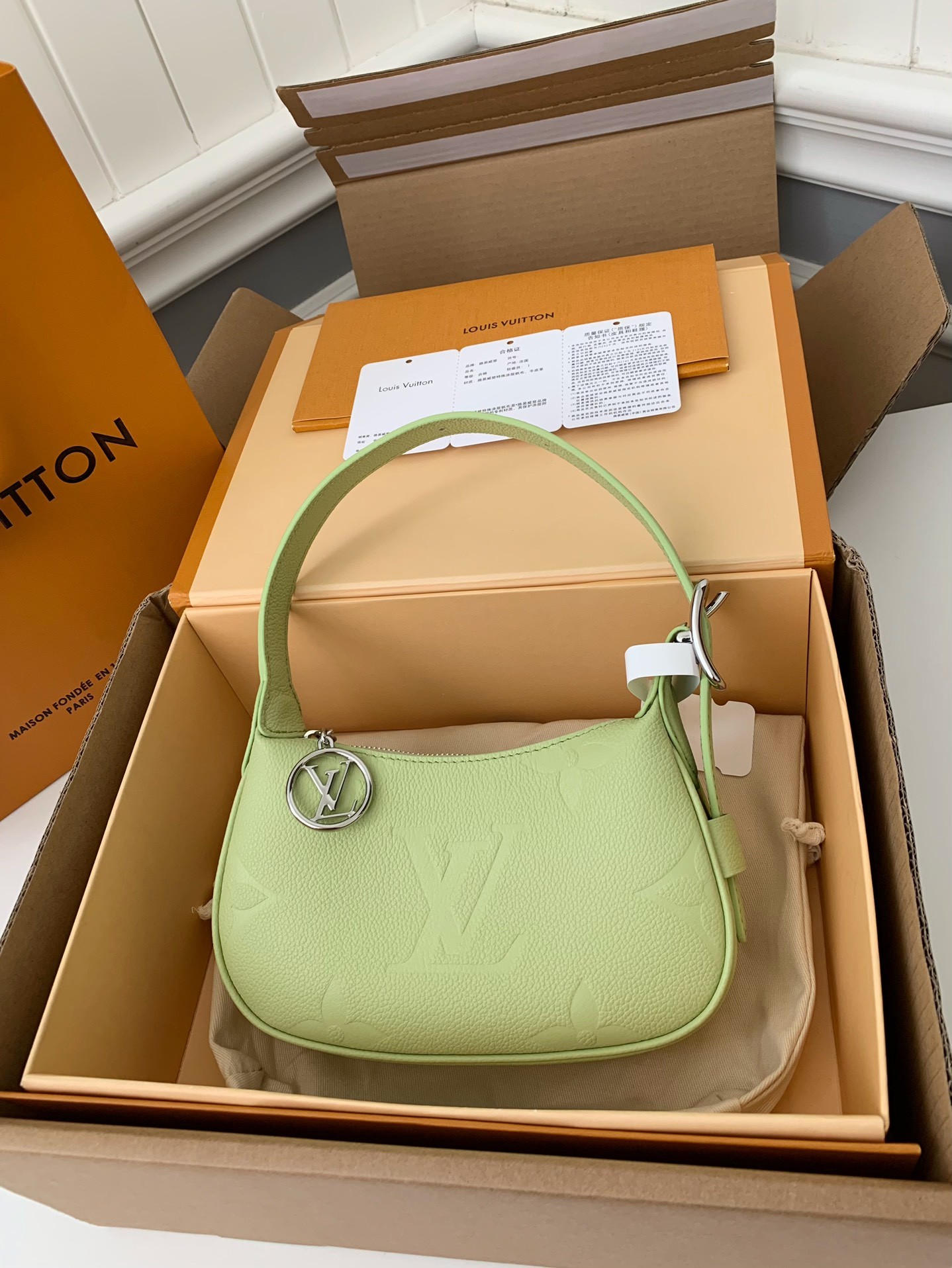 LV 23 MINI MOON  20.5*11*5cm