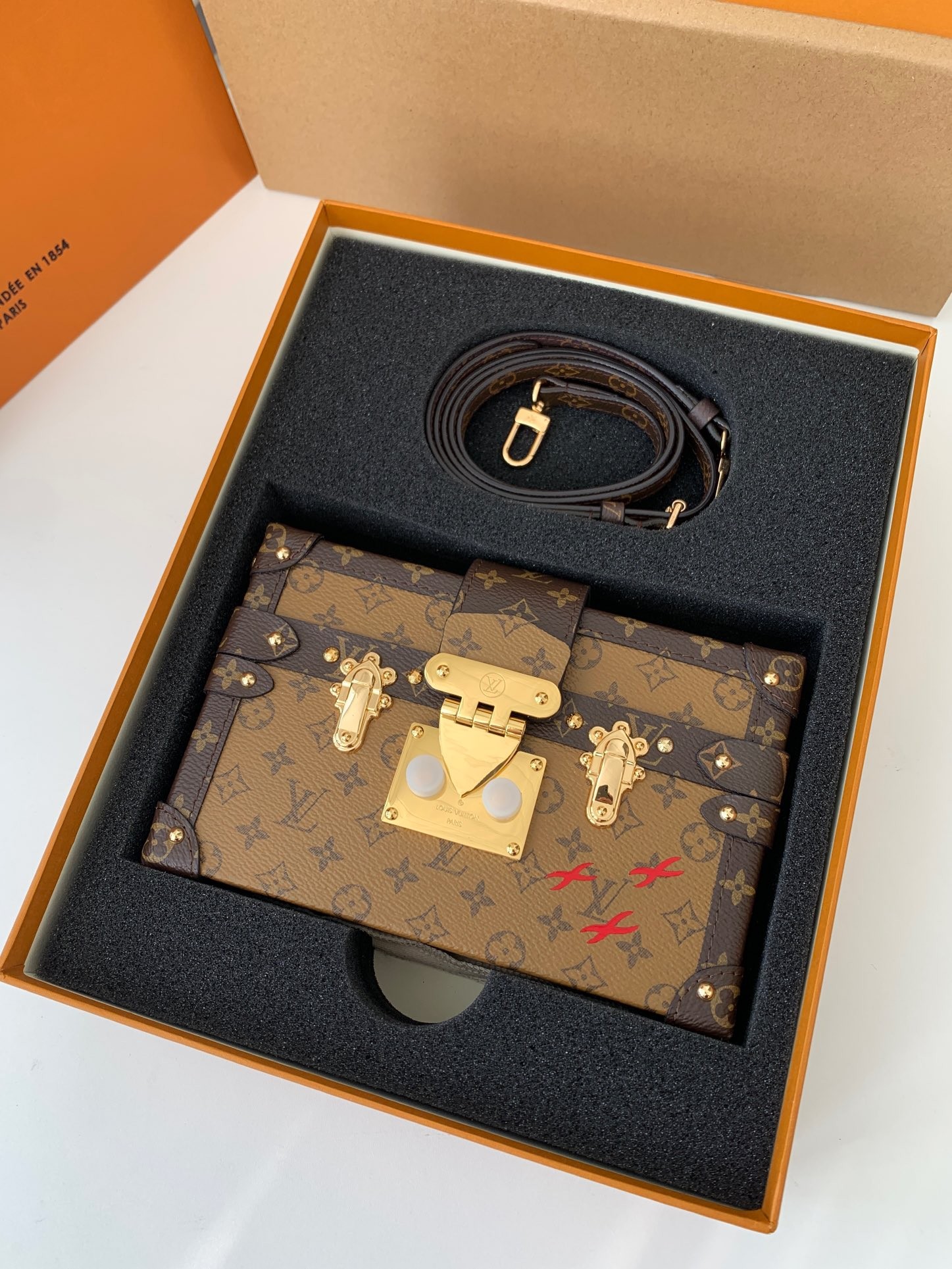 LV PETITE MALLE  M44154  size： 19*12*5cm