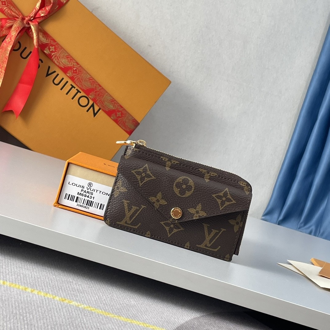LV Wallets Size：13x9.5x2.5cm