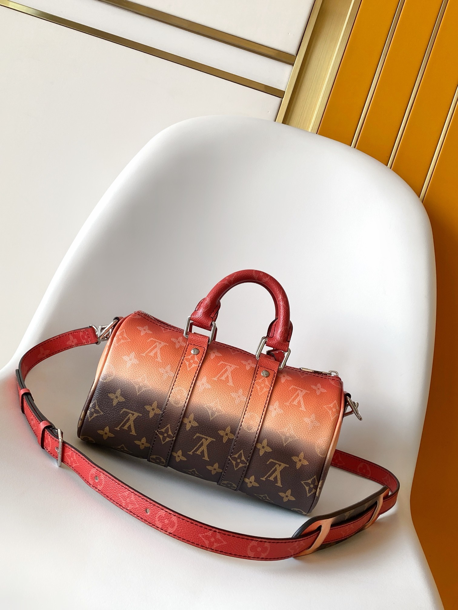 LV Keepall Bandoulière 25 M28074 Size：25x15x11cm