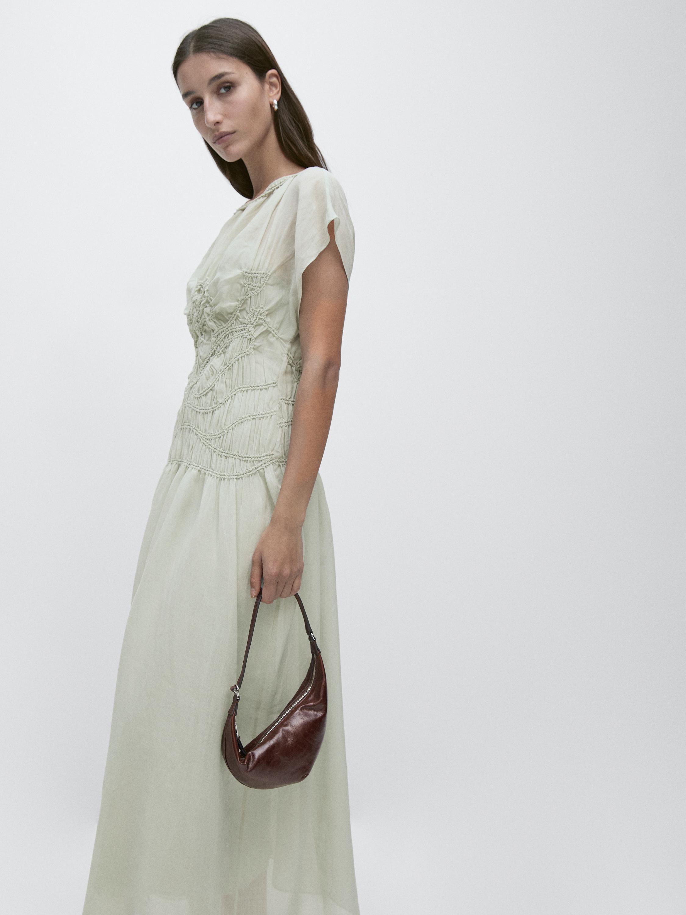 Vestido largo fluido detalle bordados