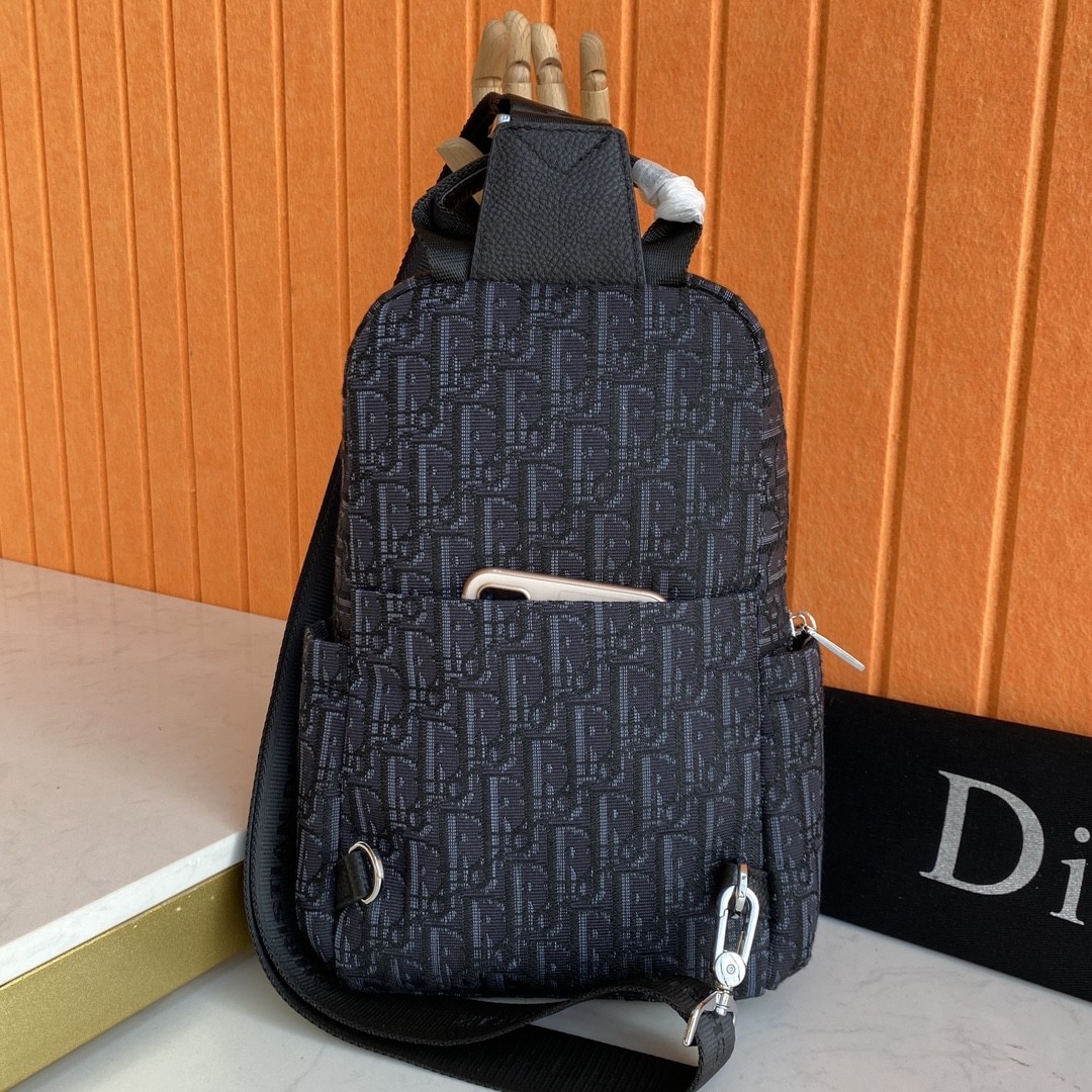 DR Chest bag Size：29x17x6.5cm