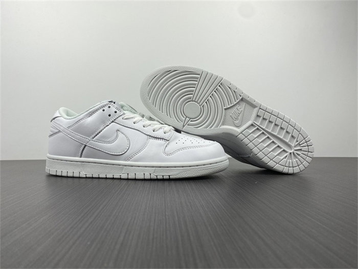 NK Dunk Low Triple White DD1503-109