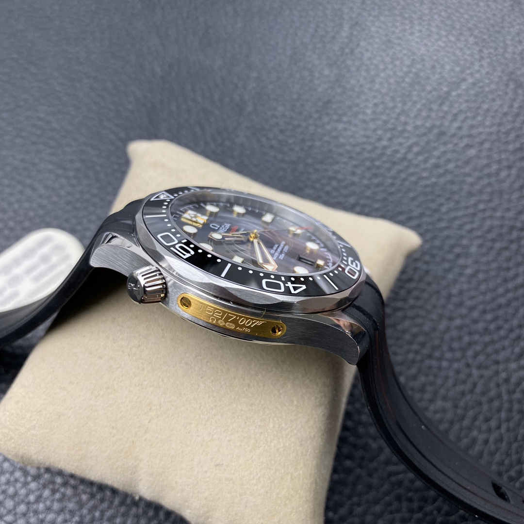 VSF Seamaster 300M 007 Replica – 42mm Stainless Steel James Bond Diver Watch
