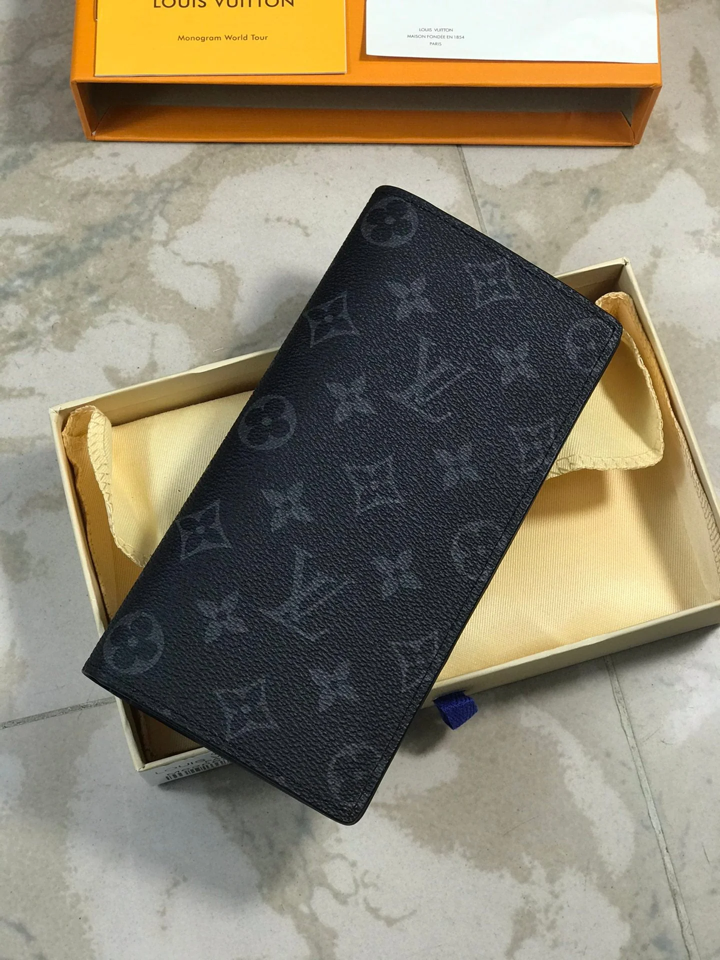 【Louis Vuitton】Brazza Long Wallet M61697 - Perfect for Gifts