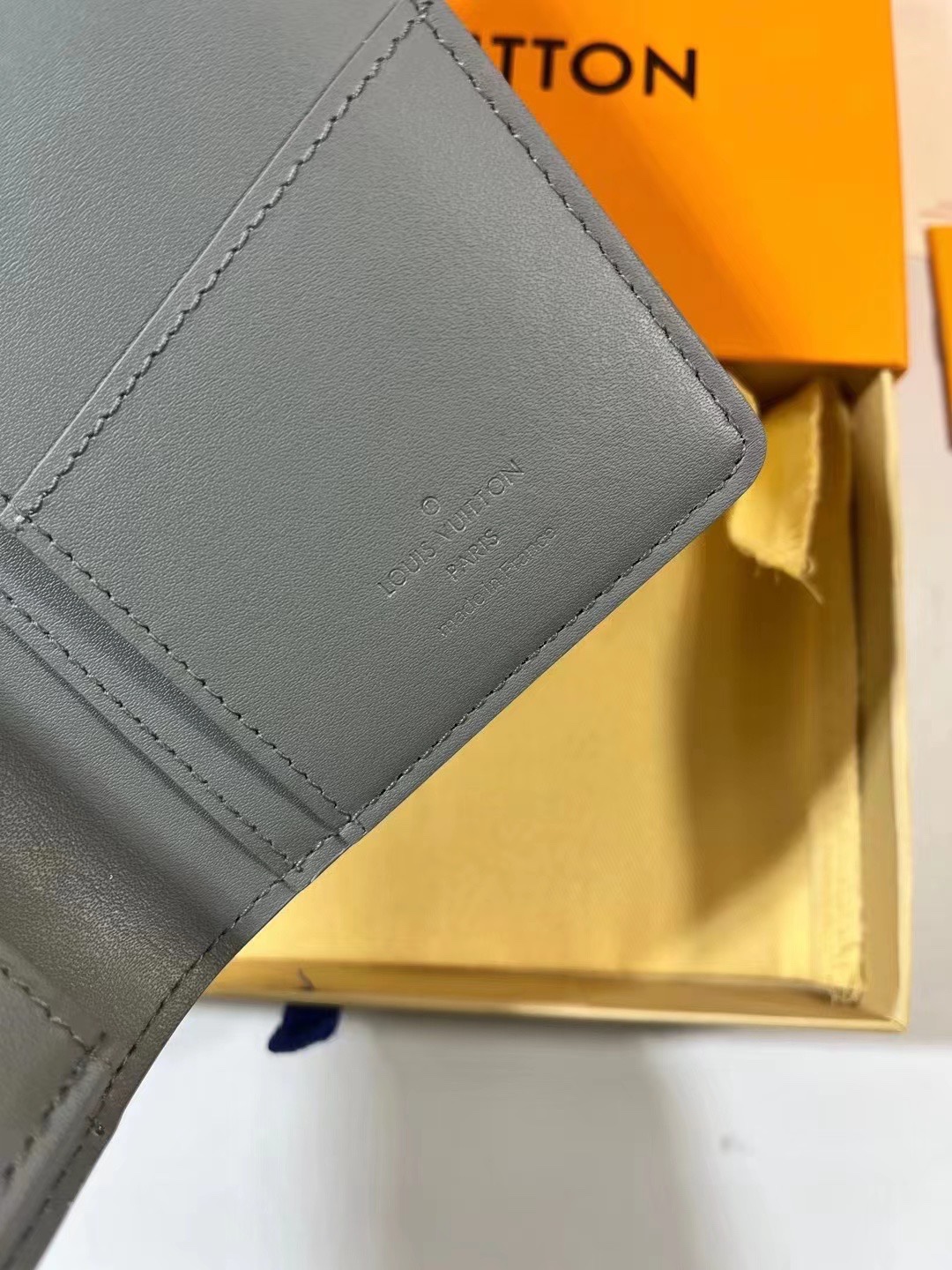 2 colors wallet 3.9″x7.5″x0.8″ BB-918000292