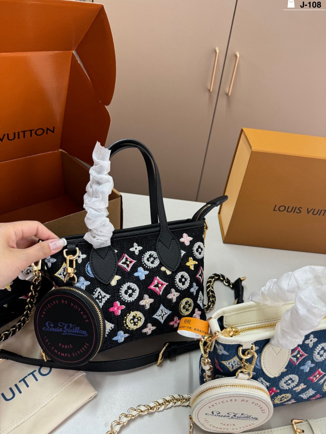 LV Handbag Size：20x15cm（Multiple colors）