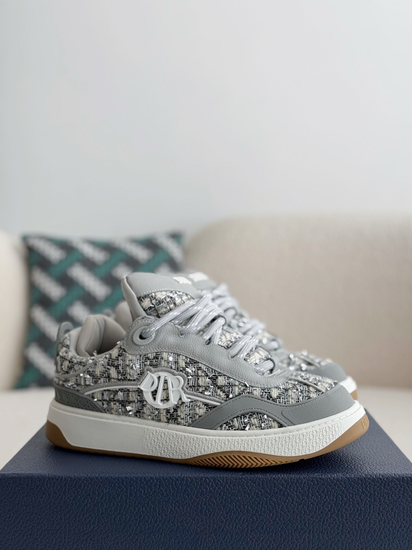 DR B9S Sneakers
