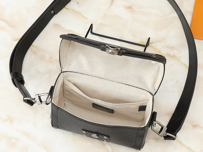 7.5″x5.9″x2.8″ Black Embossed Leather White Lining Hand bag With Adjustable Strap BB-921433