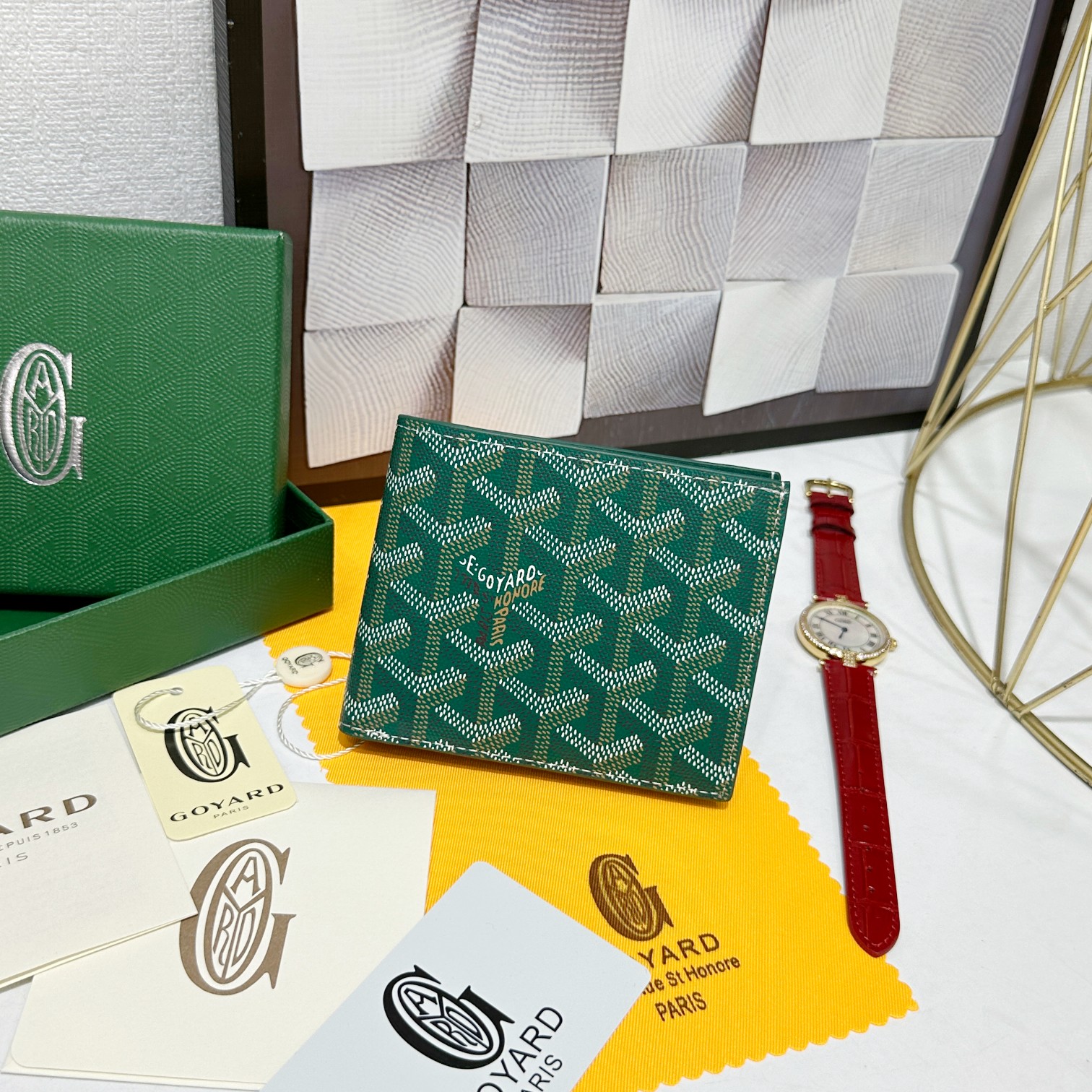 Q11：Goyard Saint-Pierre Wallet in Green Goyardine Canvas
