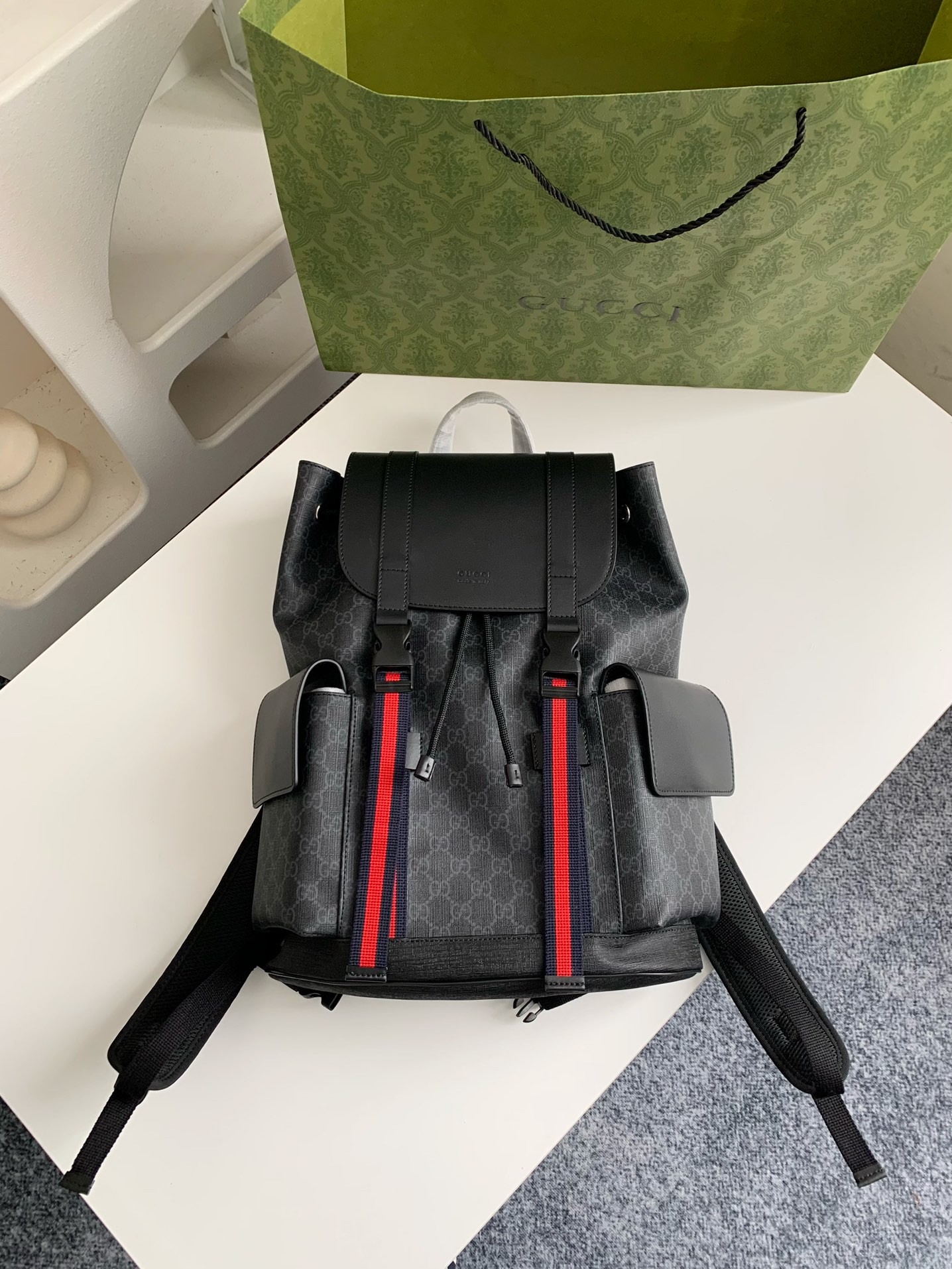 GUC Popular men’s backpack Size：34*42*16cm