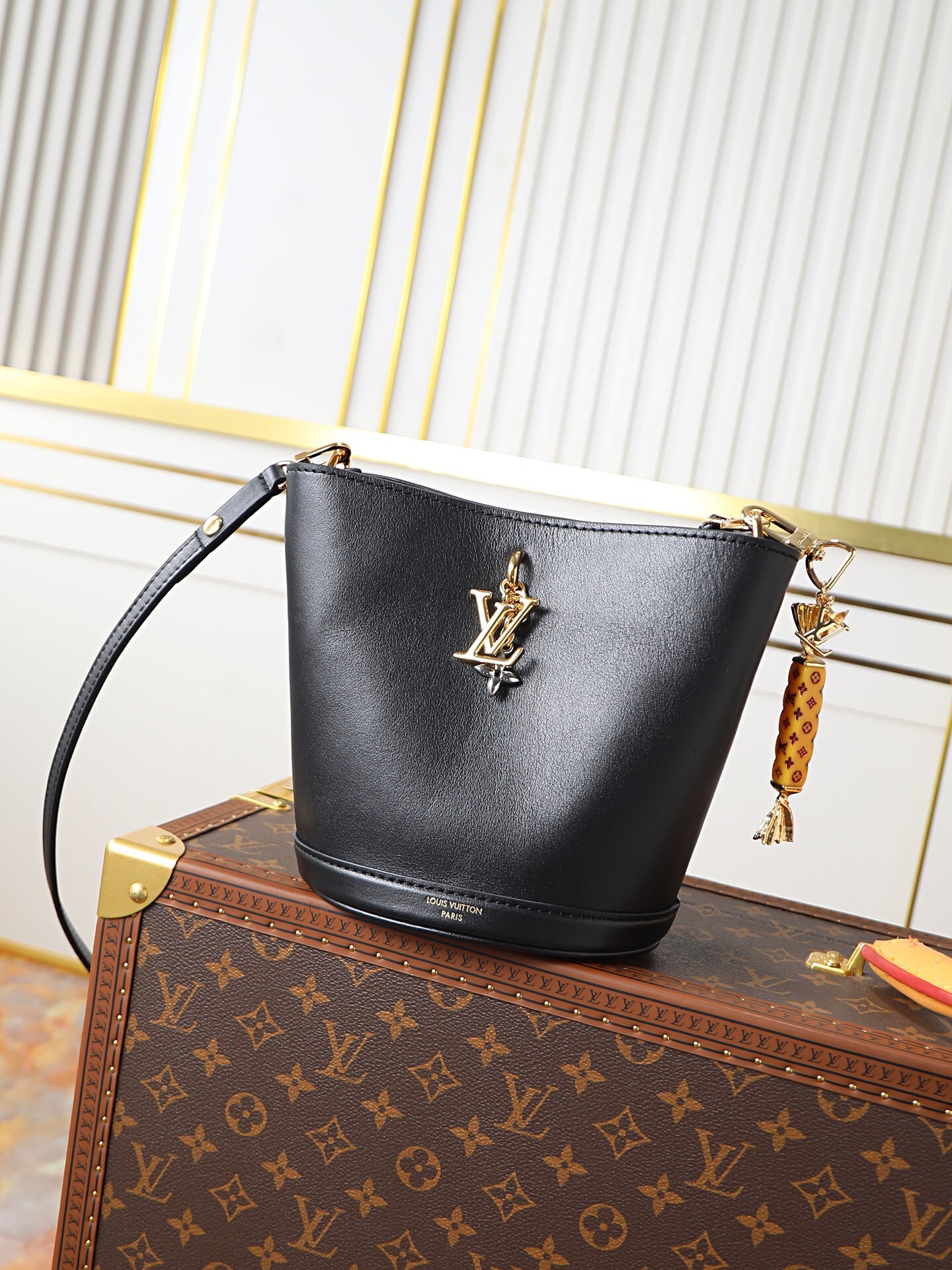 LV Bloom Mini Hobo M27260 Size：17.5x16x11cm（Multiple colors）