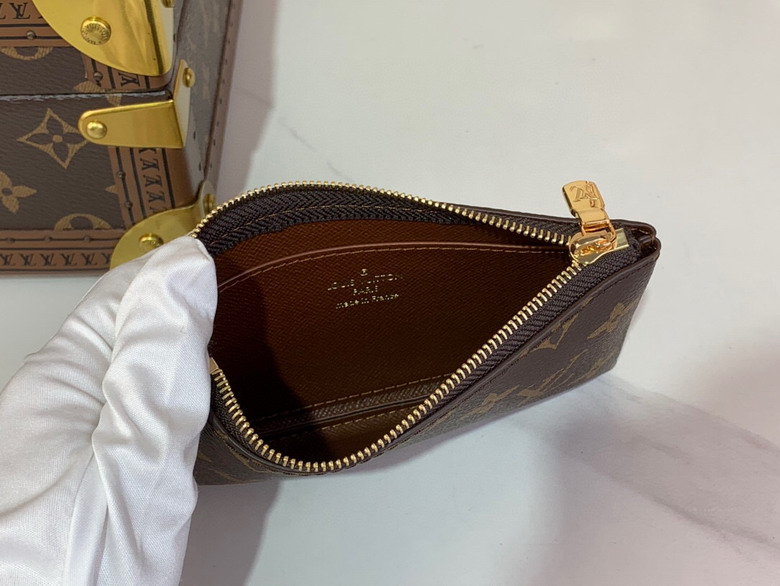 LV CARD HOLDER