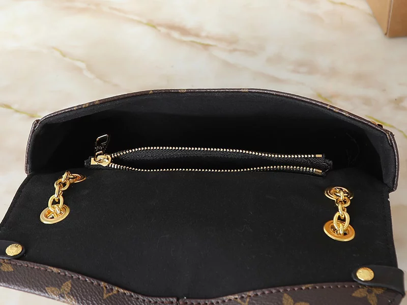 Genuine leather (2 Colors) Vintage Size 10.6″x6.3″x3.1″ Woman’s Handbag with chains BB-15044