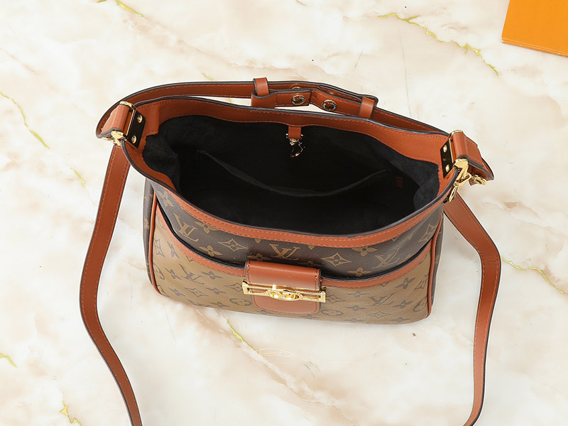 9.4″x10.6″x4.3″ Leather Chains Handbag with Adjustable Strap BB-921508