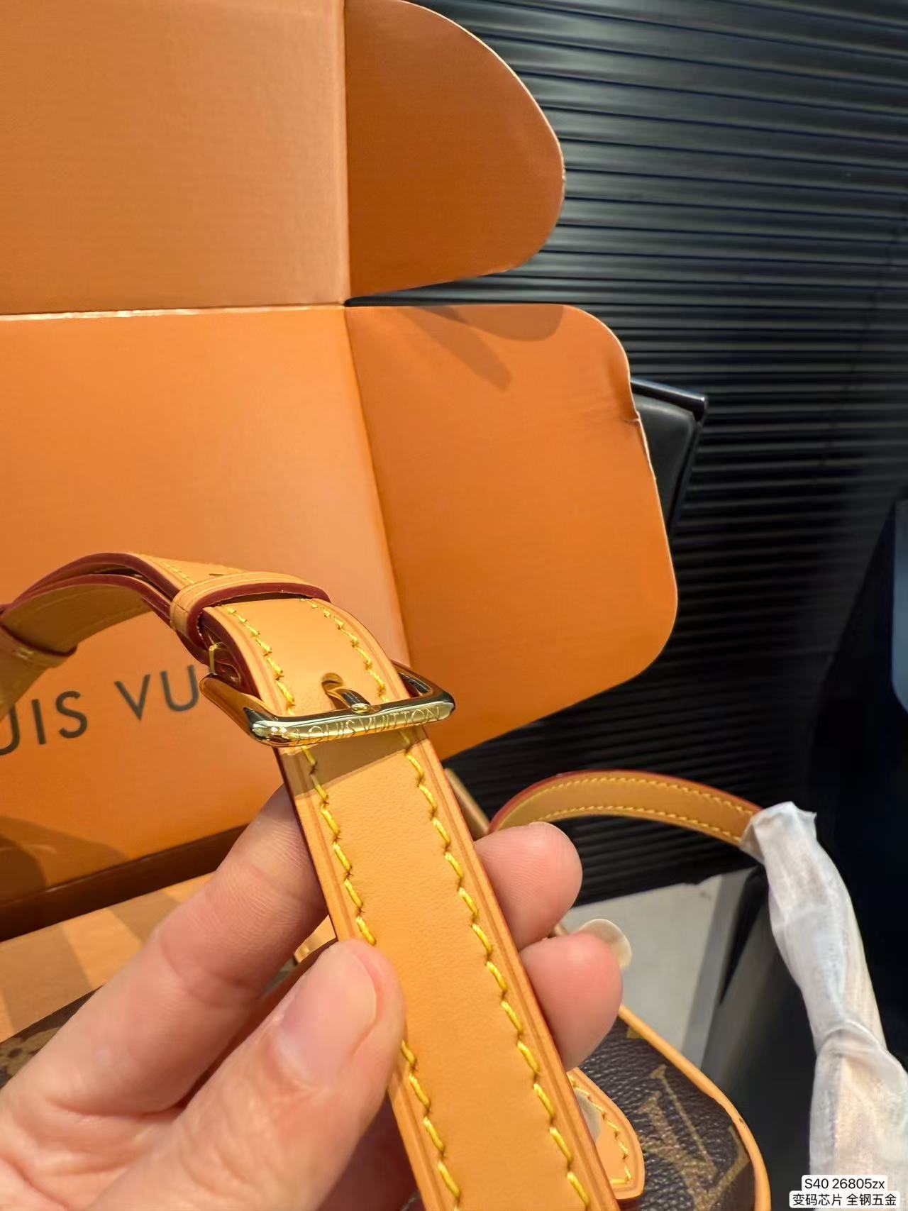 LV SATCHEL M26805 15*6*19.5CM