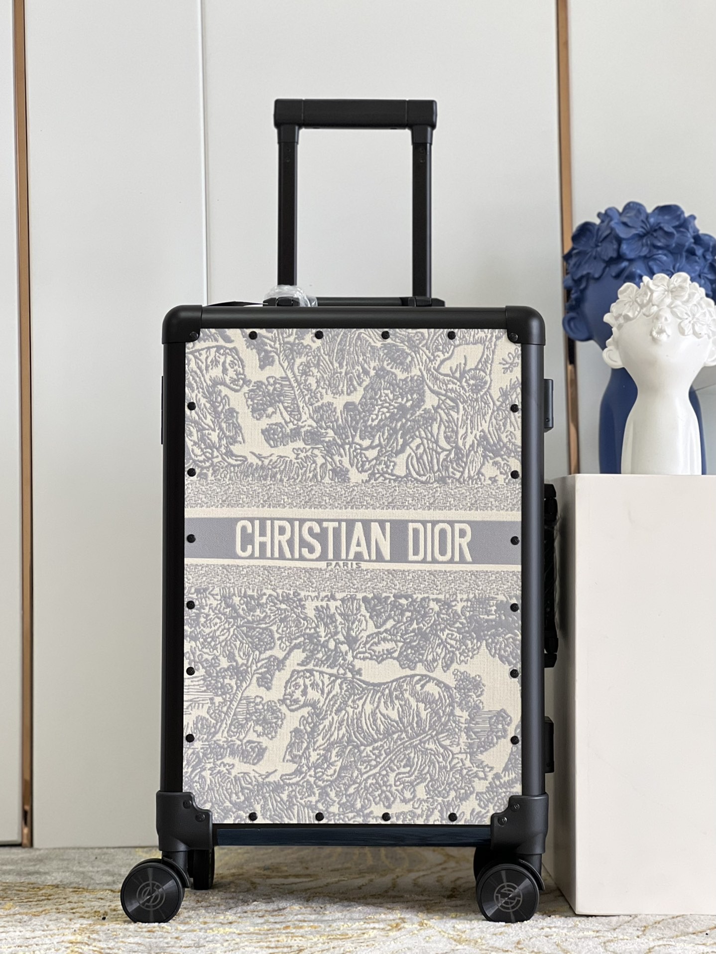 DR Suitcase Size：37x21x57cm（Multiple colors）