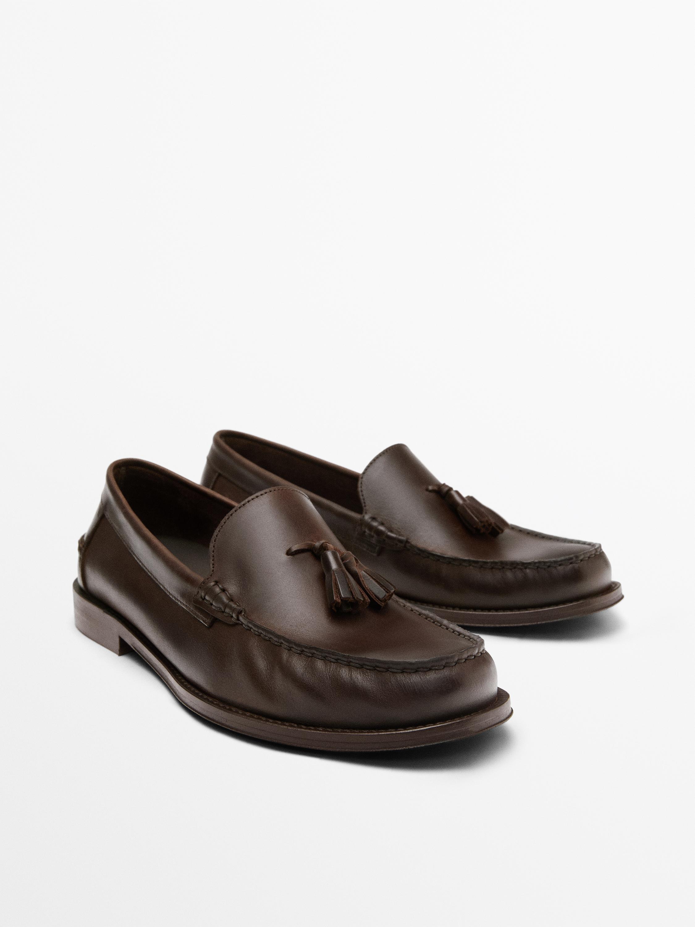 Mocasín piel engrasada soft con borlas