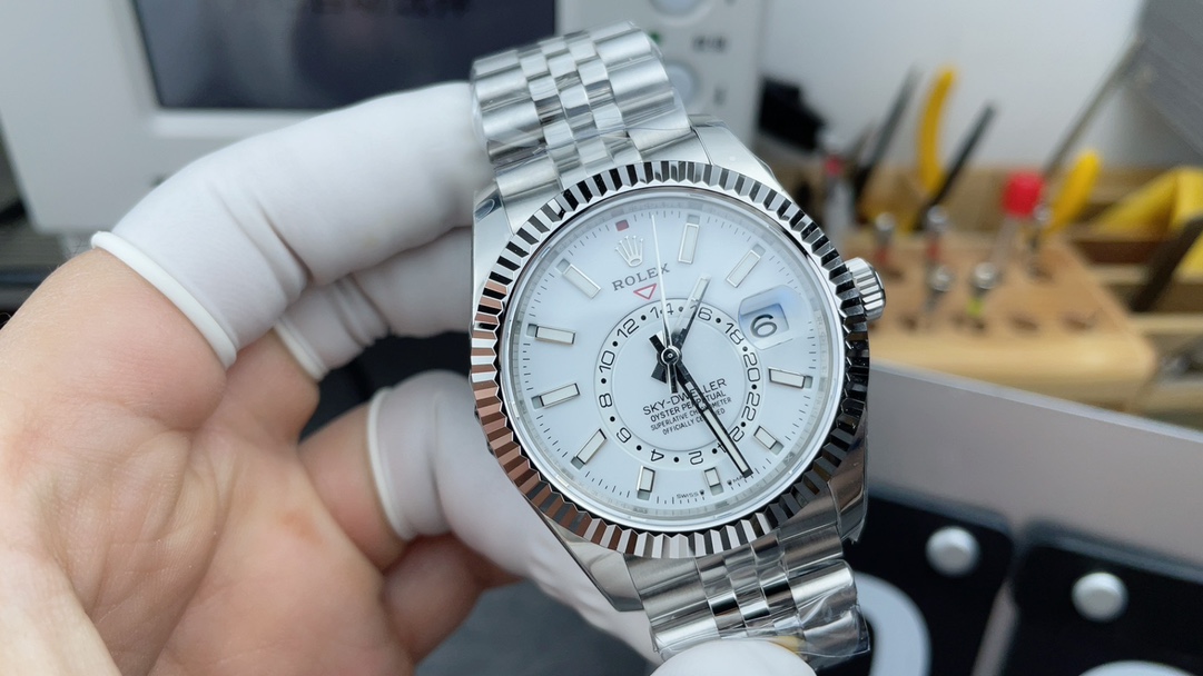 ZF Factory Sky Dweller Replica Watch – White Dial Jubilee Bracelet 42mm Luxury Timepiece