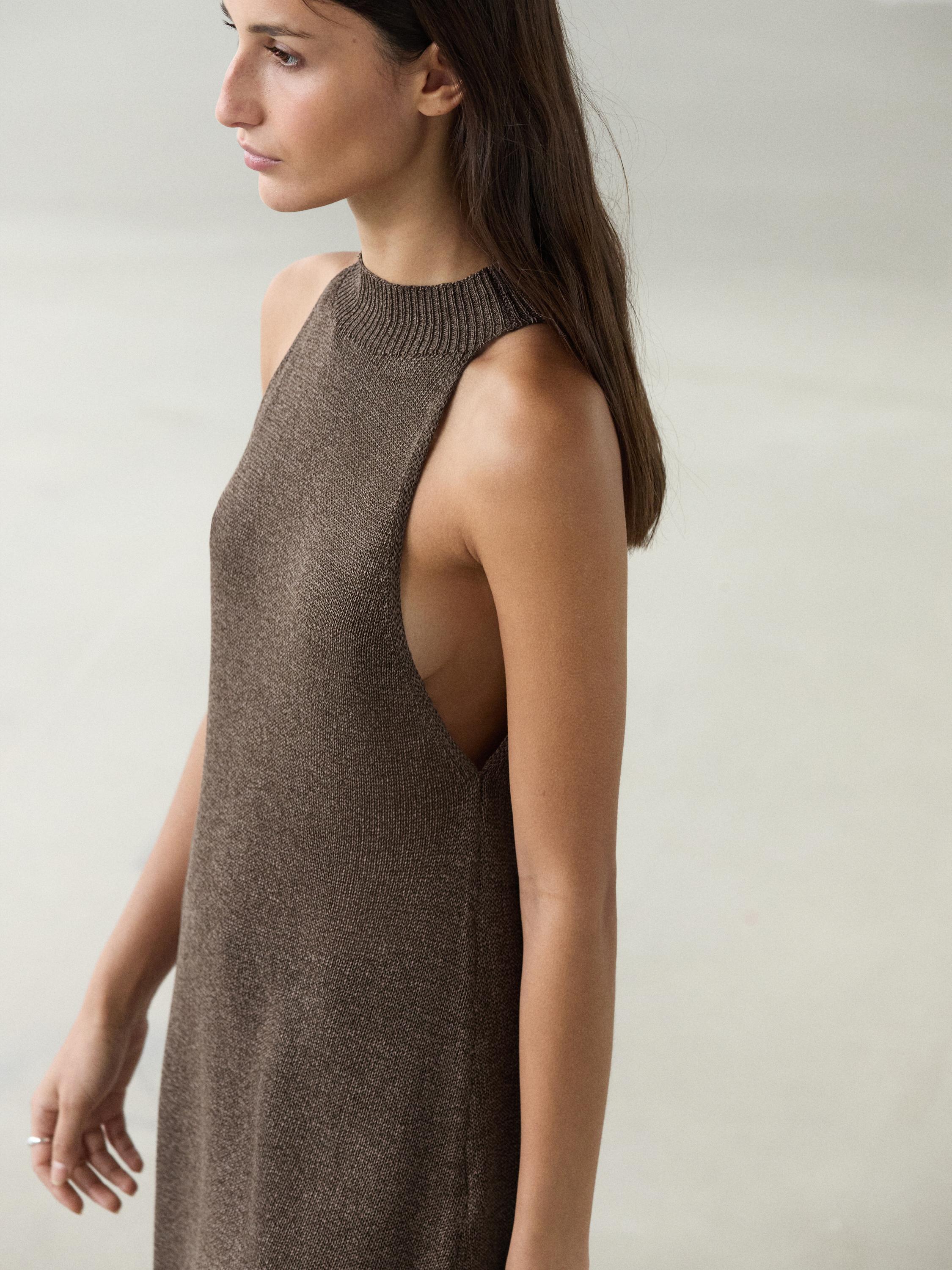 Top punto halter asimétrico total look
