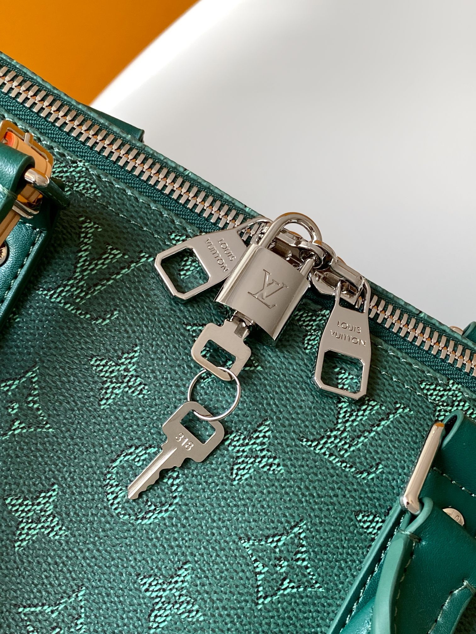 LV Keepall M26865 29X23X50CM