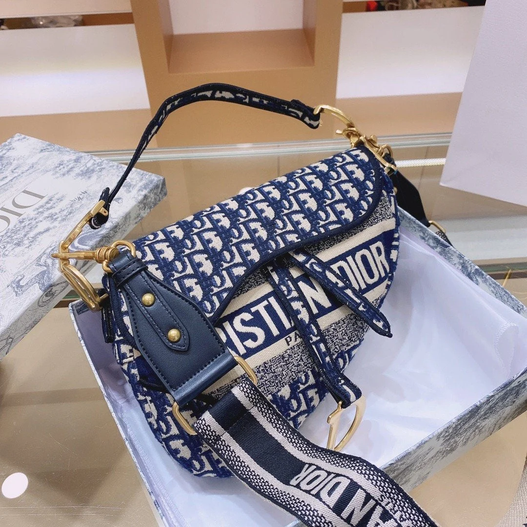 【Dior】Very popular♪♪ Women's shoulder bag · 2 colors