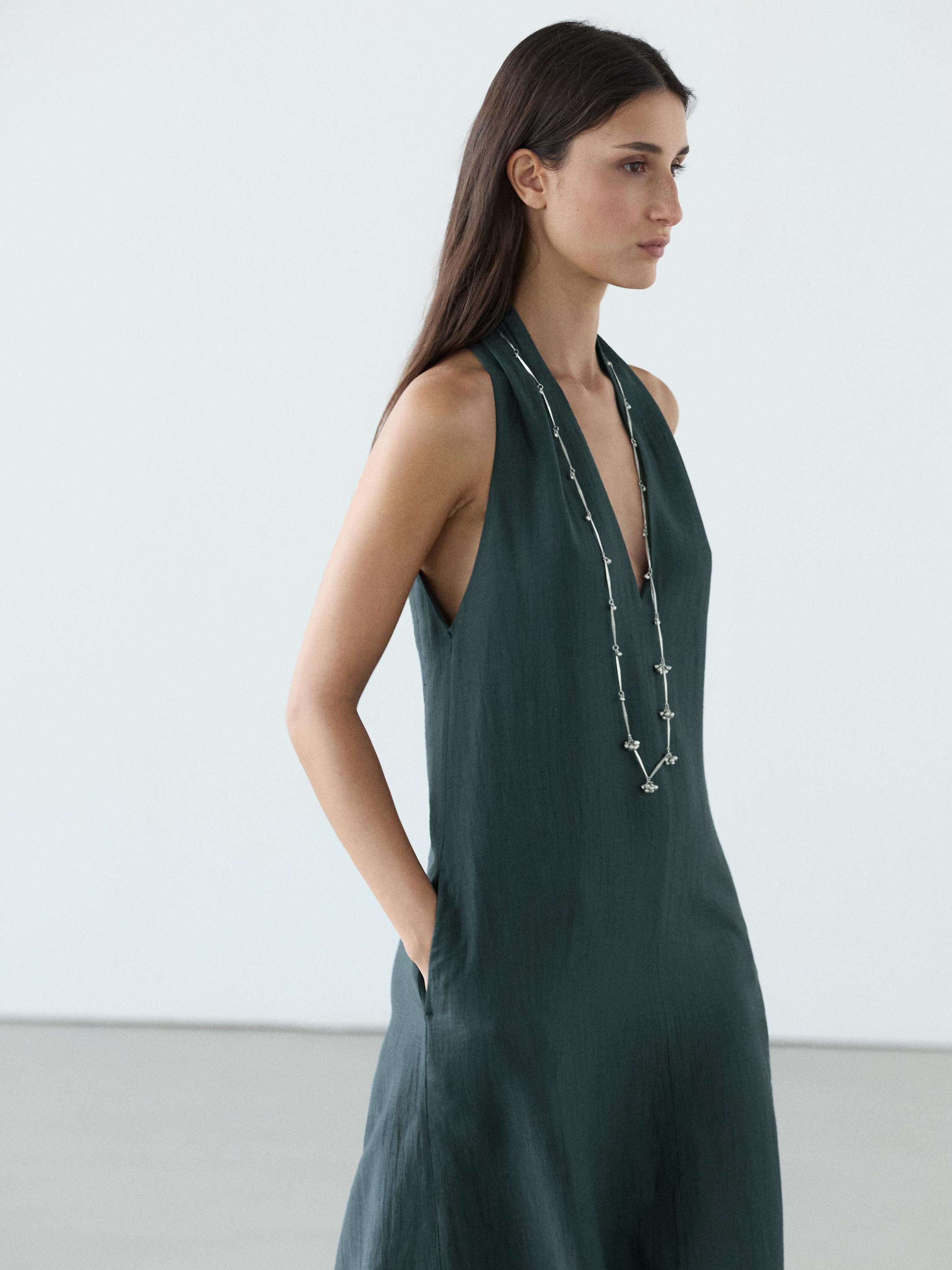 Vestido midi escote pico con lino