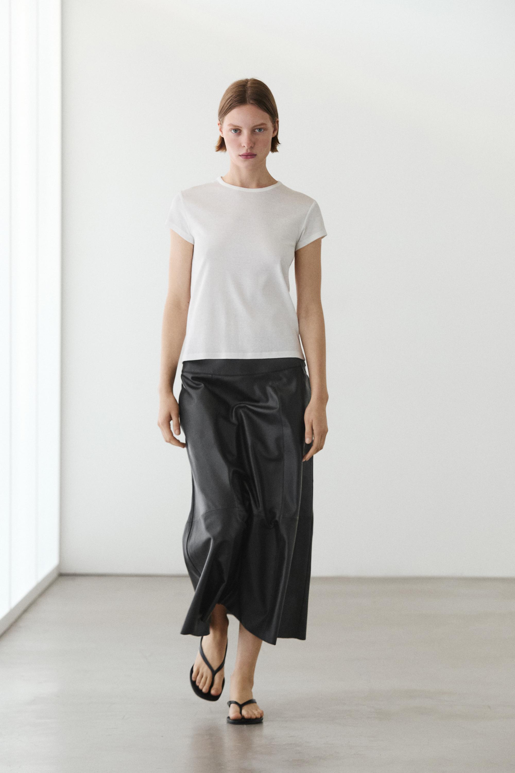 Falda midi costuras piel napa