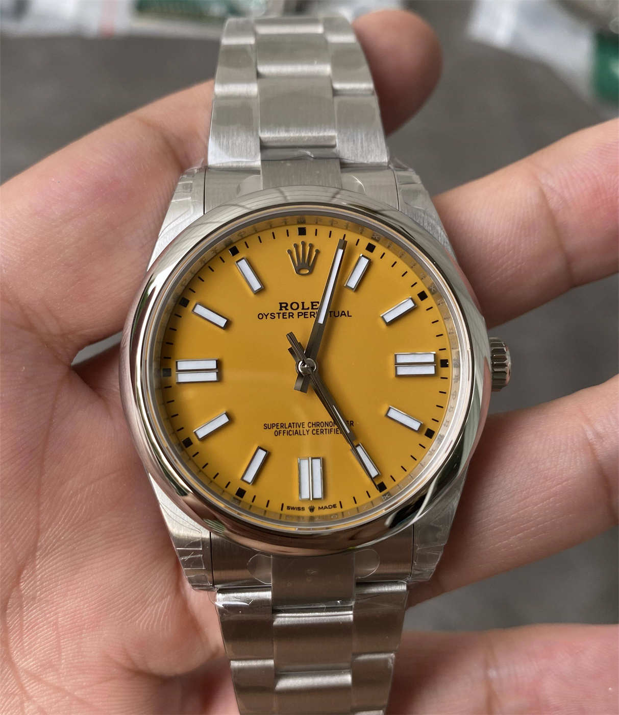 Rolex Oyster Perpetual 41 Yellow Dial Replica – VS Factory M124300-0004 with Dandong 3235 Movement