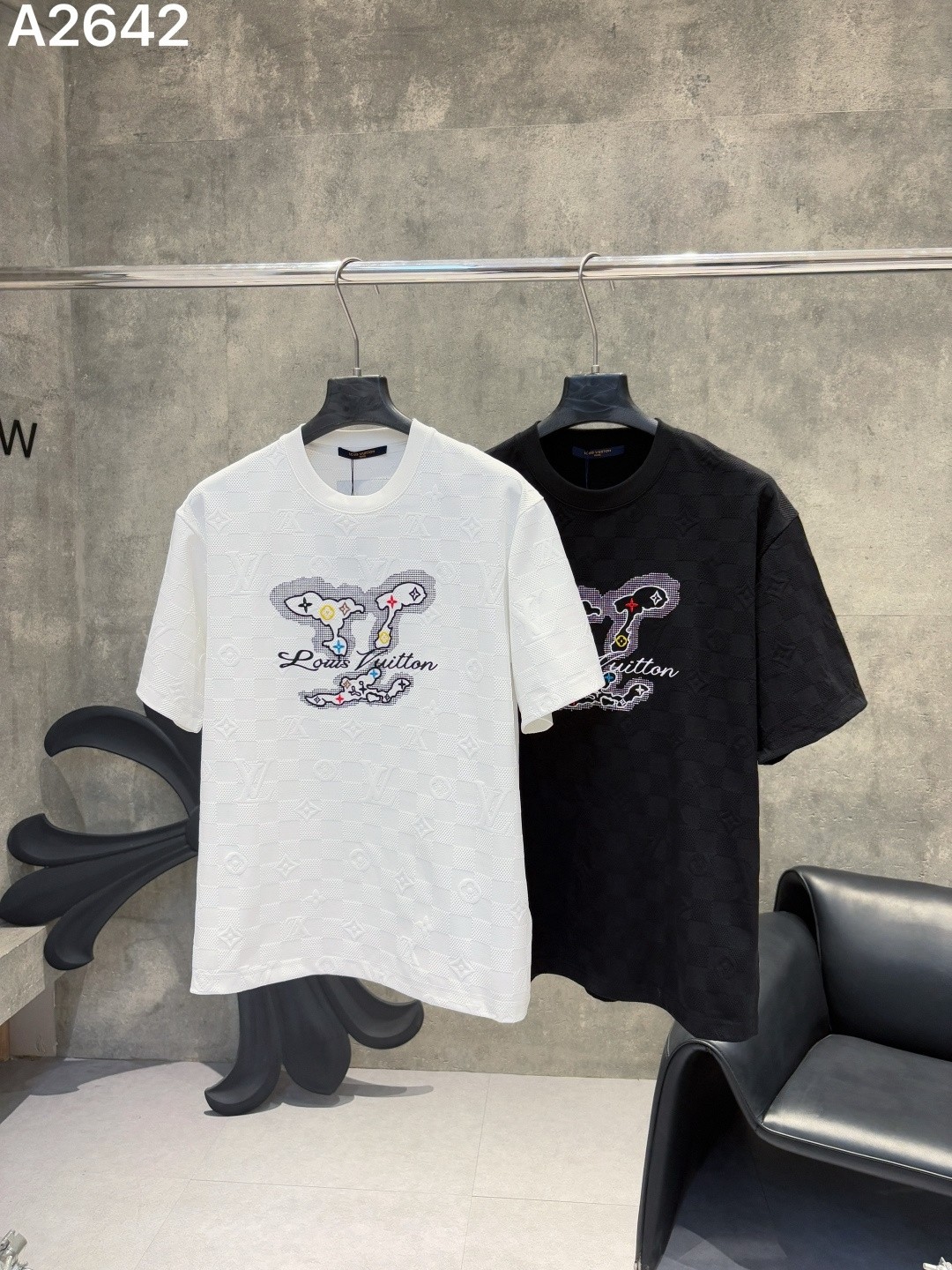 LV T-shirt（Multiple colors）