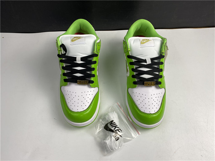 NK SB Dunk Low Supreme Stars Mean Green DH3228-101