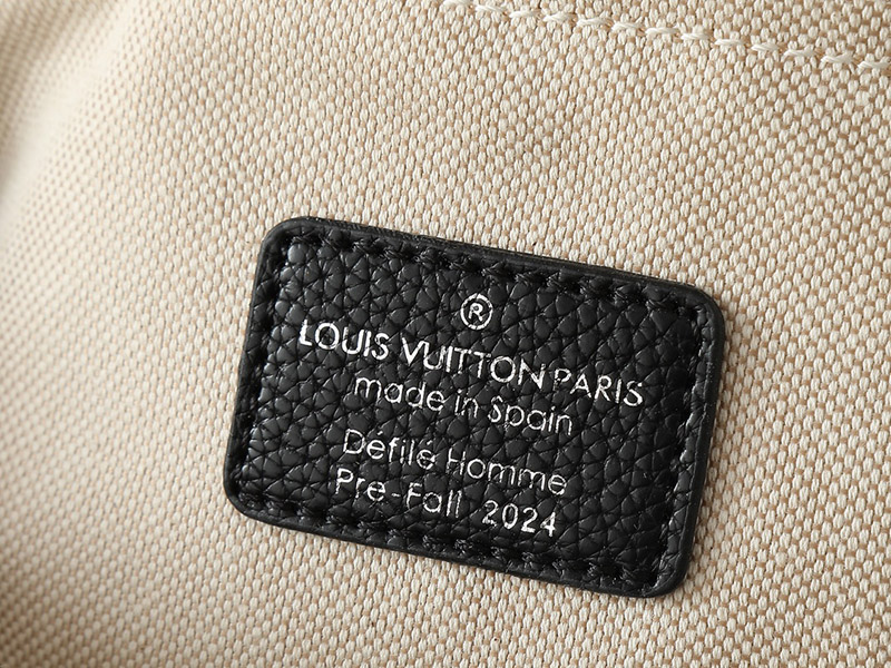 7.5″x5.9″x2.8″ Black Embossed Leather White Lining Hand bag With Adjustable Strap BB-921433